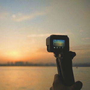 领导一晚上弄了我三次
